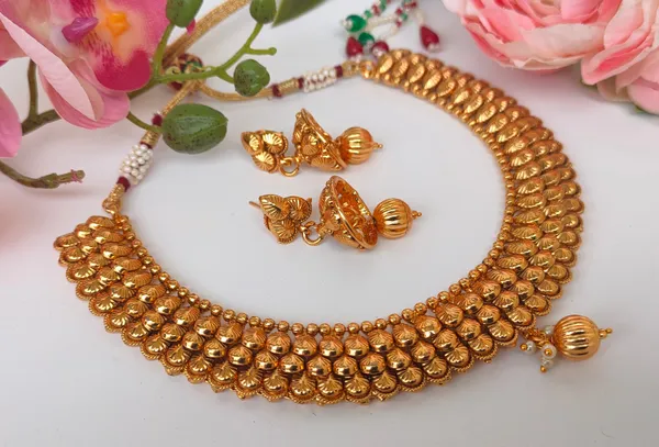 Golden_Alloy_Metallic_Necklace_&_Earrings_Set_For_Women