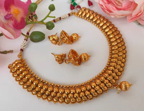 Golden_Alloy_Metallic_Necklace_&_Earrings_Set_For_Women