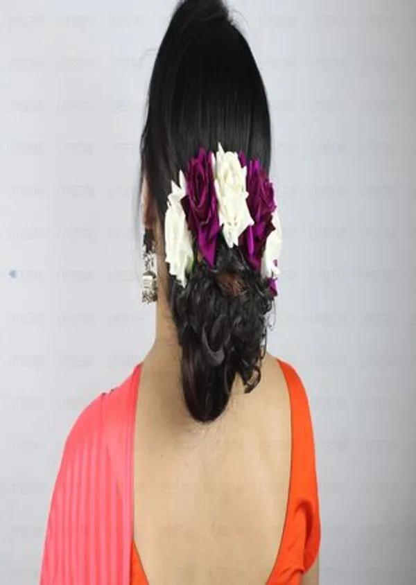 Purple_&_White_Velvet_Rose_Gajra_For_Women