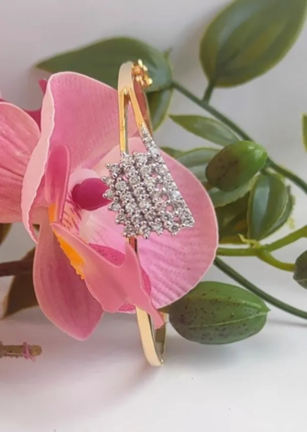 White_Brass_Premium_&_Elegant_Bracelet_For_Women