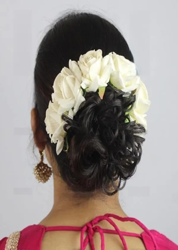 White_Velvet_Rose_Gajra_For_Women