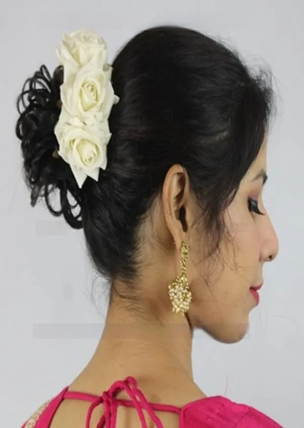 White_Velvet_Rose_Gajra_For_Women
