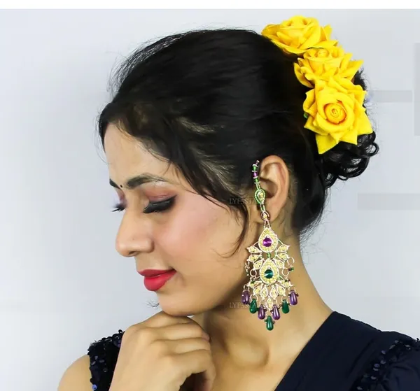 Yellow_velvet_Rose_Gajra_For_Women