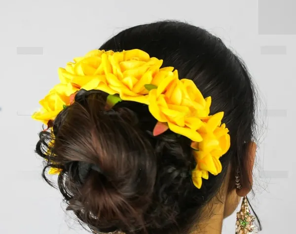 Yellow_velvet_Rose_Gajra_For_Women