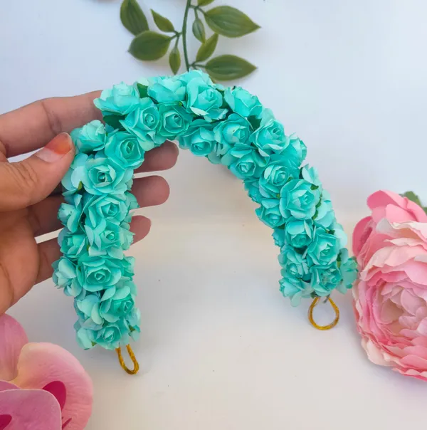 Aquamarine_Blue_Rose_Gajra