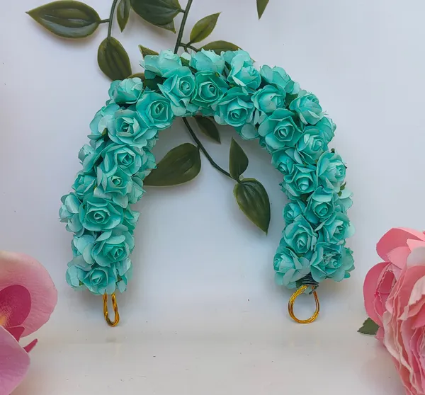 Aquamarine_Blue_Rose_Gajra