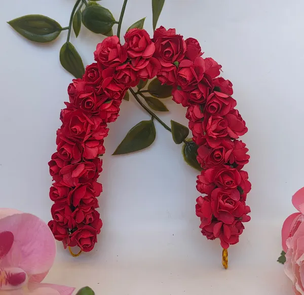 Red_Paper_Rose_Gajra