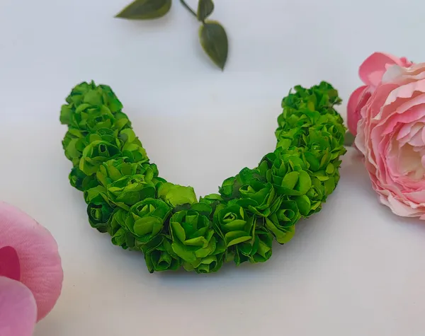 Green_Paper_Rose_Gajra
