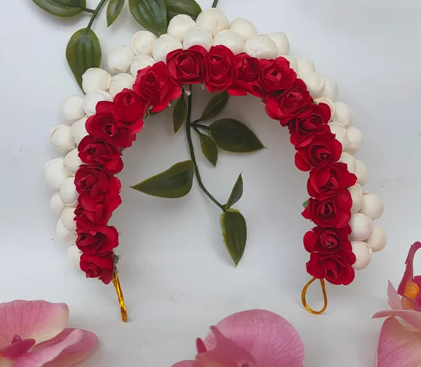 Red_Rose_&_Mogra_Gajra