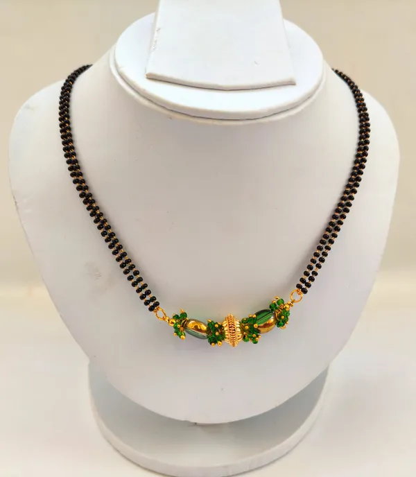 Black_Beads_Necklace