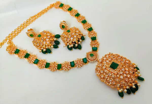 Uncuts_&_Emeralds_Necklace_Set
