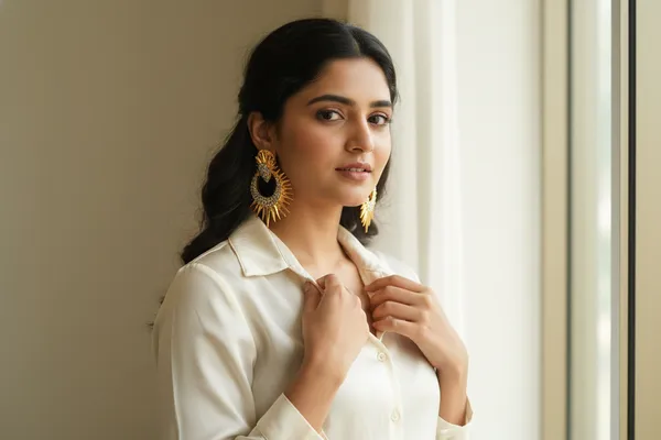 White_Designer_Ad_Earrings_With_Elegant_Antique_Finish