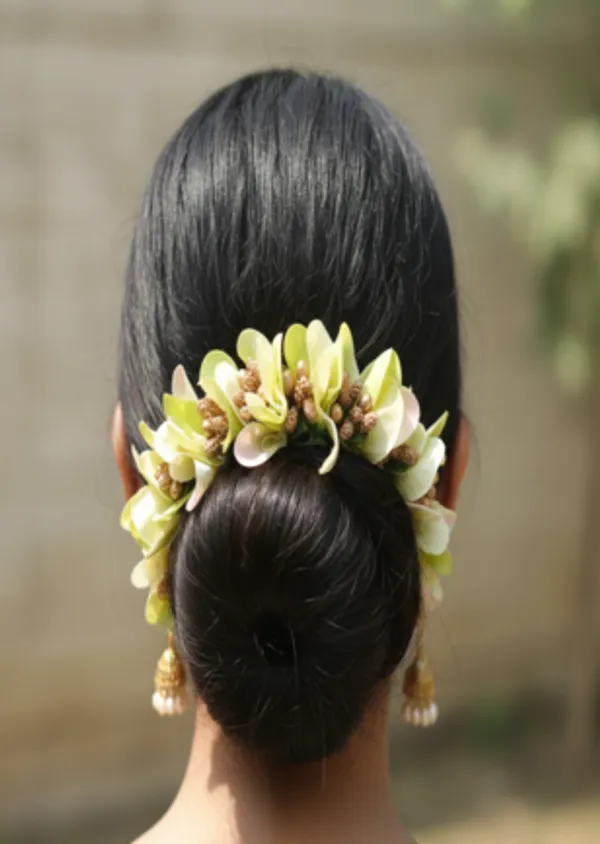 Light_Green_Orchids_Gajra
