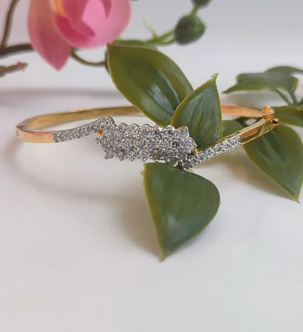 White_Brass_Premium_&_Elegant_Bracelet_For_Women