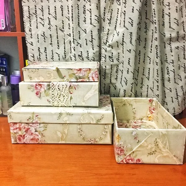 Beige_Floral_Damask_Pattern_Wallpaper_With_Roses_And_Foliage_On_Cream_Or_Beige_Color_Peel_&_Stick,_Waterproof,_Self-Adhesive