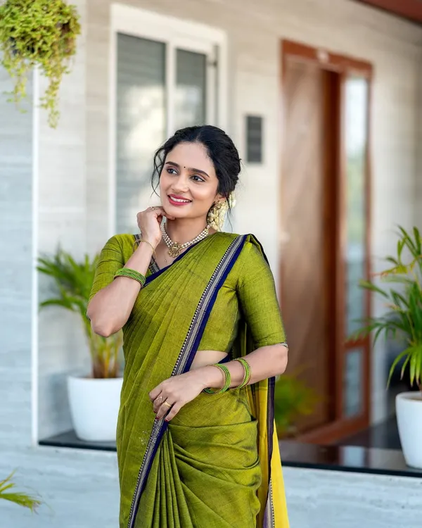 Mehandi_Pure_Cotton_Premium_&_Elegant_Saree_With_Running_Blouse_For_Women