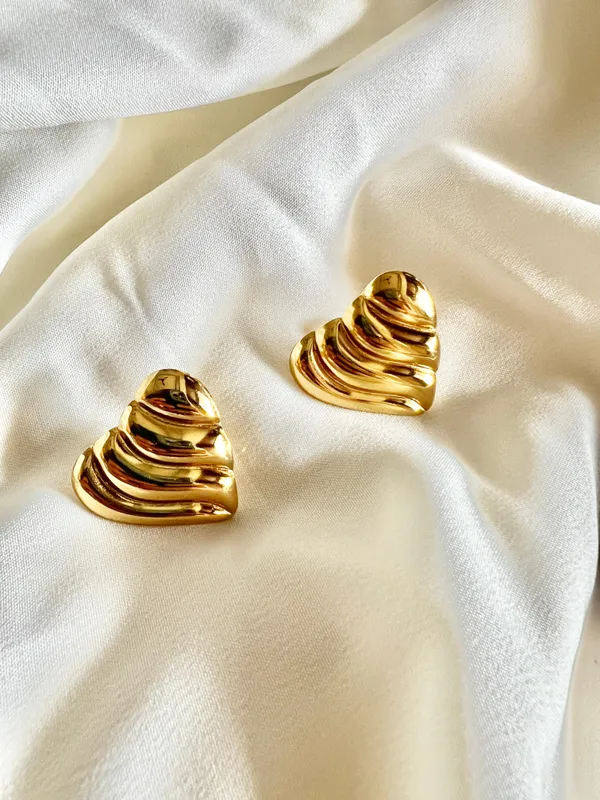 Gold_Pure_Heart_Studs_For_Women