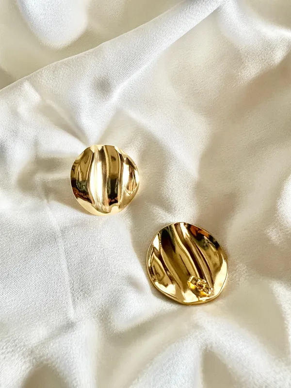 Gold_Sunburst_Glow_Studs_For_Women