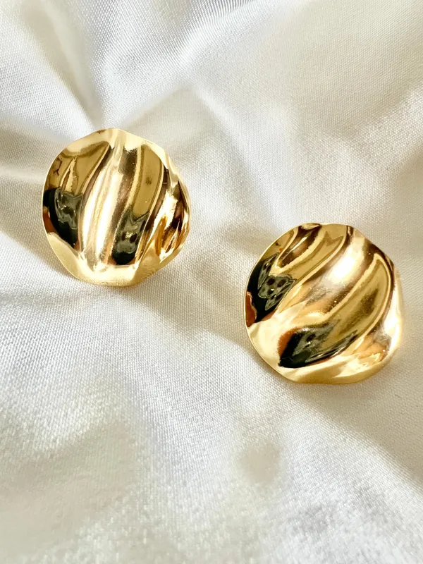 Gold_Sunburst_Glow_Studs_For_Women