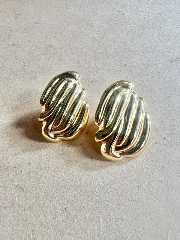 Gold_Golden_Wave_Crest_Studs_For_Women