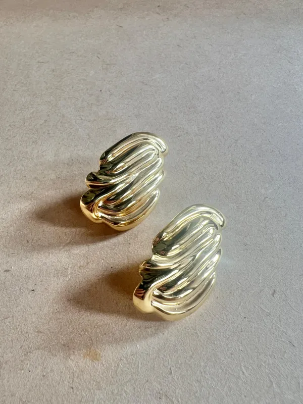 Gold_Golden_Wave_Crest_Studs_For_Women