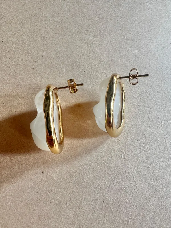 Gold_&_Ivory_Ivory_Glow_Studs_For_Women