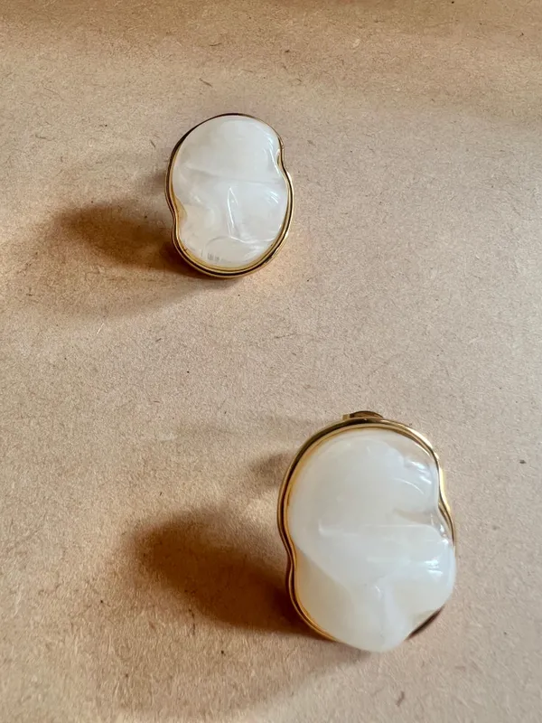 Gold_&_Ivory_Ivory_Glow_Studs_For_Women