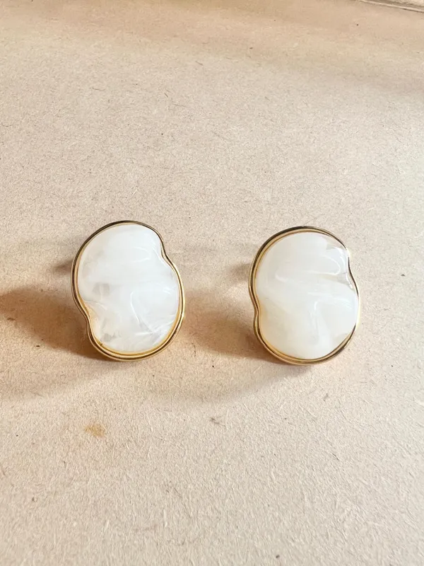 Gold_&_Ivory_Ivory_Glow_Studs_For_Women