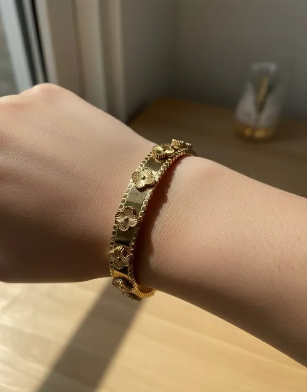 Gold_Clovere_Bracelet_For_Women