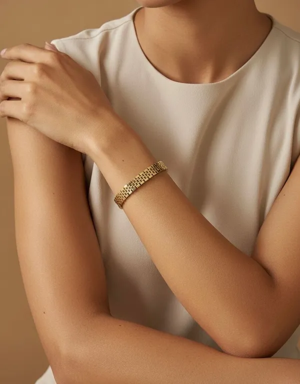 Gold_Auric_Flow_Bracelet_For_Women