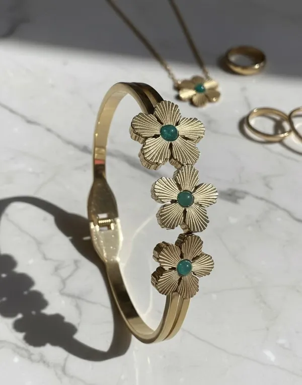 Gold_&_Green_Florette_Bracelet_For_Women