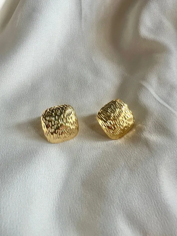 Gold_Golden_Hammered_Square_Studs_For_Women