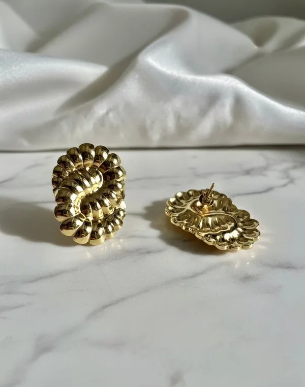 Gold_Golden_Crest_Studs_For_Women
