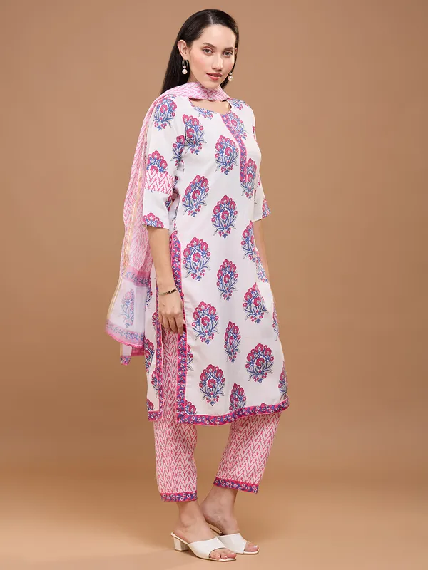 White_&_Pink_Cotton_Floral_Printed_Sweetheart_Neck_Straight_Kurta_With_Trousers_And_Dupatta_For_Women