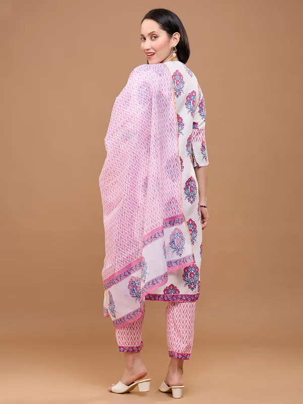 White_&_Pink_Cotton_Floral_Printed_Sweetheart_Neck_Straight_Kurta_With_Trousers_And_Dupatta_For_Women