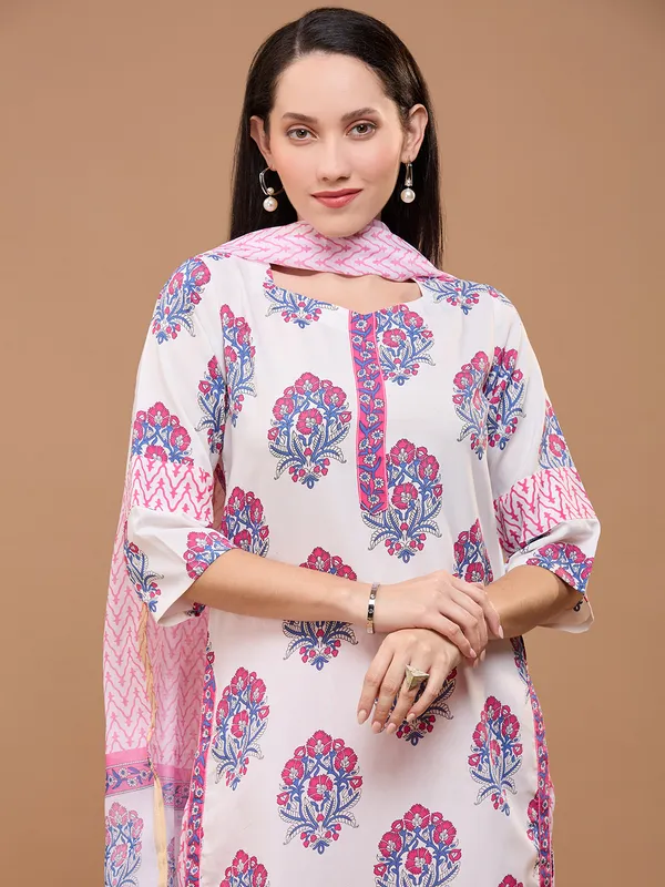 White_&_Pink_Cotton_Floral_Printed_Sweetheart_Neck_Straight_Kurta_With_Trousers_And_Dupatta_For_Women