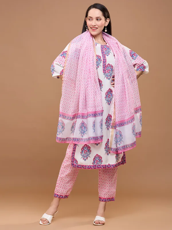 White_&_Pink_Cotton_Floral_Printed_Sweetheart_Neck_Straight_Kurta_With_Trousers_And_Dupatta_For_Women