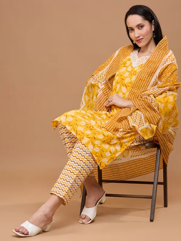 Yellow_&_White_Cotton_Floral_Printed_Kurta_Set_With_Dupatta_For_Women