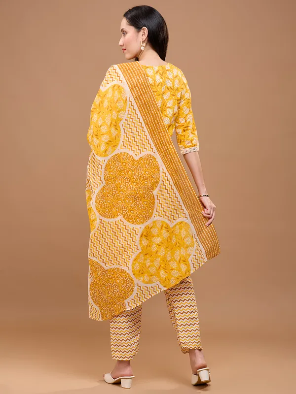 Yellow_&_White_Cotton_Floral_Printed_Kurta_Set_With_Dupatta_For_Women