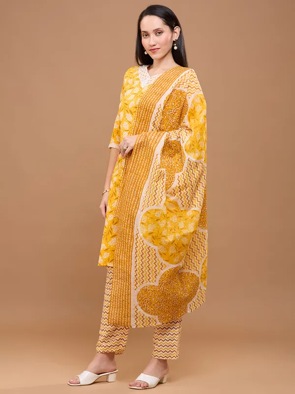 Yellow_&_White_Cotton_Floral_Printed_Kurta_Set_With_Dupatta_For_Women