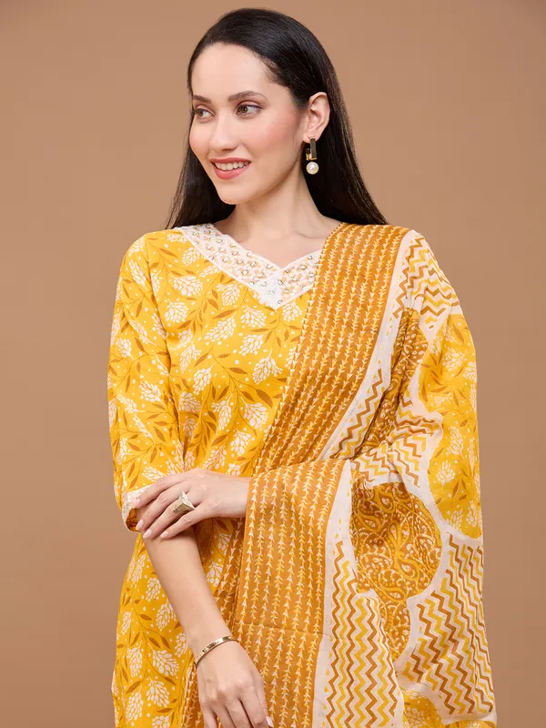 Yellow_&_White_Cotton_Floral_Printed_Kurta_Set_With_Dupatta_For_Women