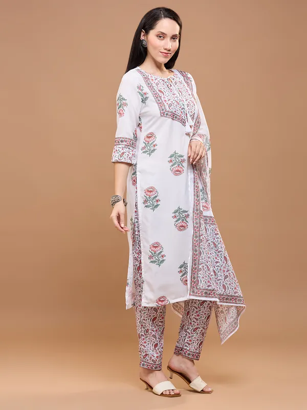 White_Cotton_Floral_Printed_Kurta_Set_With_Dupatta_For_Women
