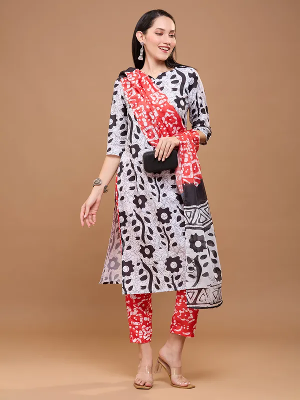 Black,_White_&_Red_Printed_Cotton_Floral_Printed_Notch_Neck_Straight_Kurta_With_Trousers_And_Dupatta_For_Women