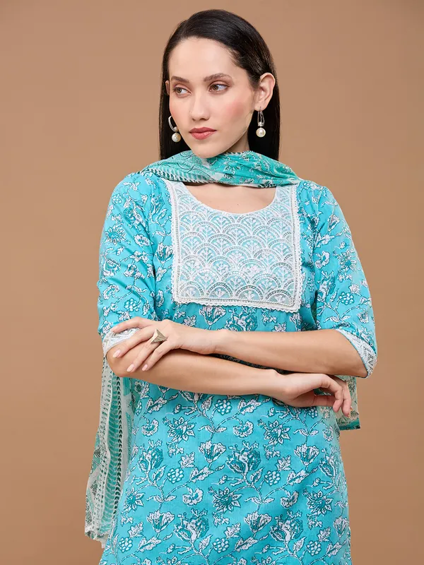 Turquoise_Blue_Cotton_Floral_Printed_Kurta_Set_With_Dupatta_For_Women