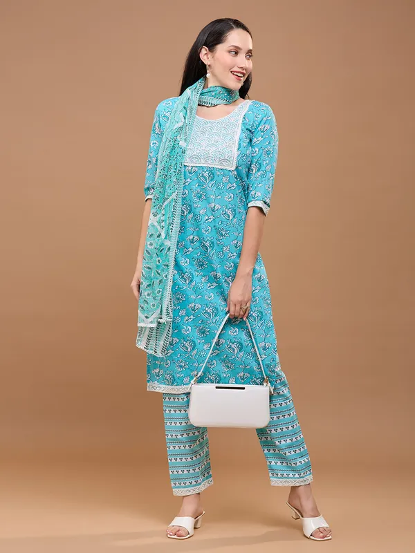 Turquoise_Blue_Cotton_Floral_Printed_Kurta_Set_With_Dupatta_For_Women
