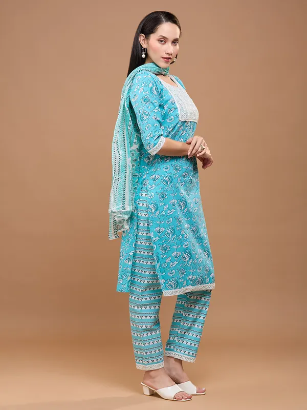 Turquoise_Blue_Cotton_Floral_Printed_Kurta_Set_With_Dupatta_For_Women