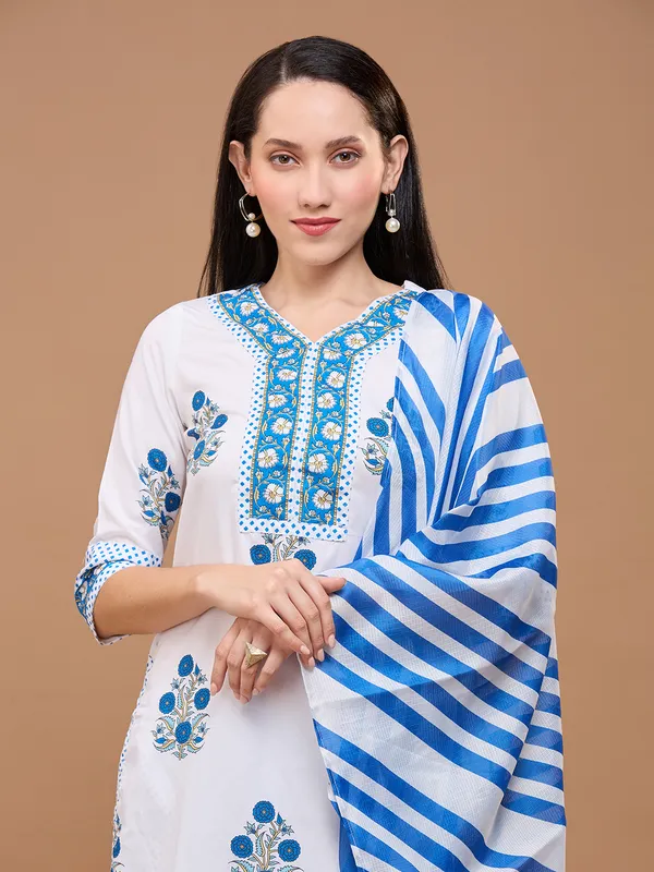 White_And_Blue_Cotton_Floral_Printed_Regular_Kurta_Set_With_Dupatta_For_Women