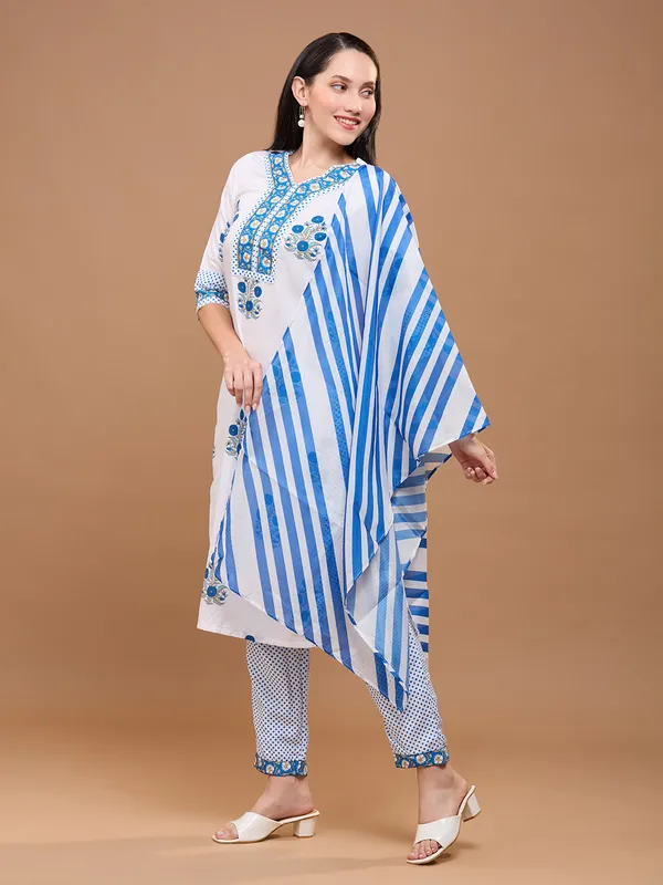 White_And_Blue_Cotton_Floral_Printed_Regular_Kurta_Set_With_Dupatta_For_Women