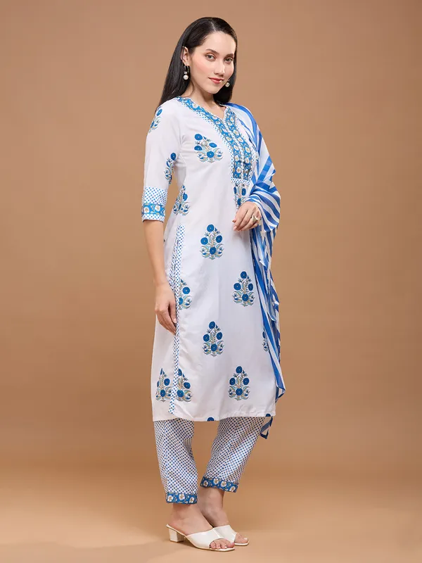 White_And_Blue_Cotton_Floral_Printed_Regular_Kurta_Set_With_Dupatta_For_Women