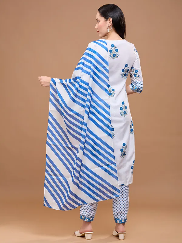 White_And_Blue_Cotton_Floral_Printed_Regular_Kurta_Set_With_Dupatta_For_Women